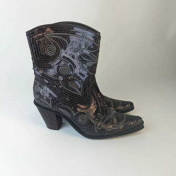 Helen’s Heart Boots - Picture 4 of 7